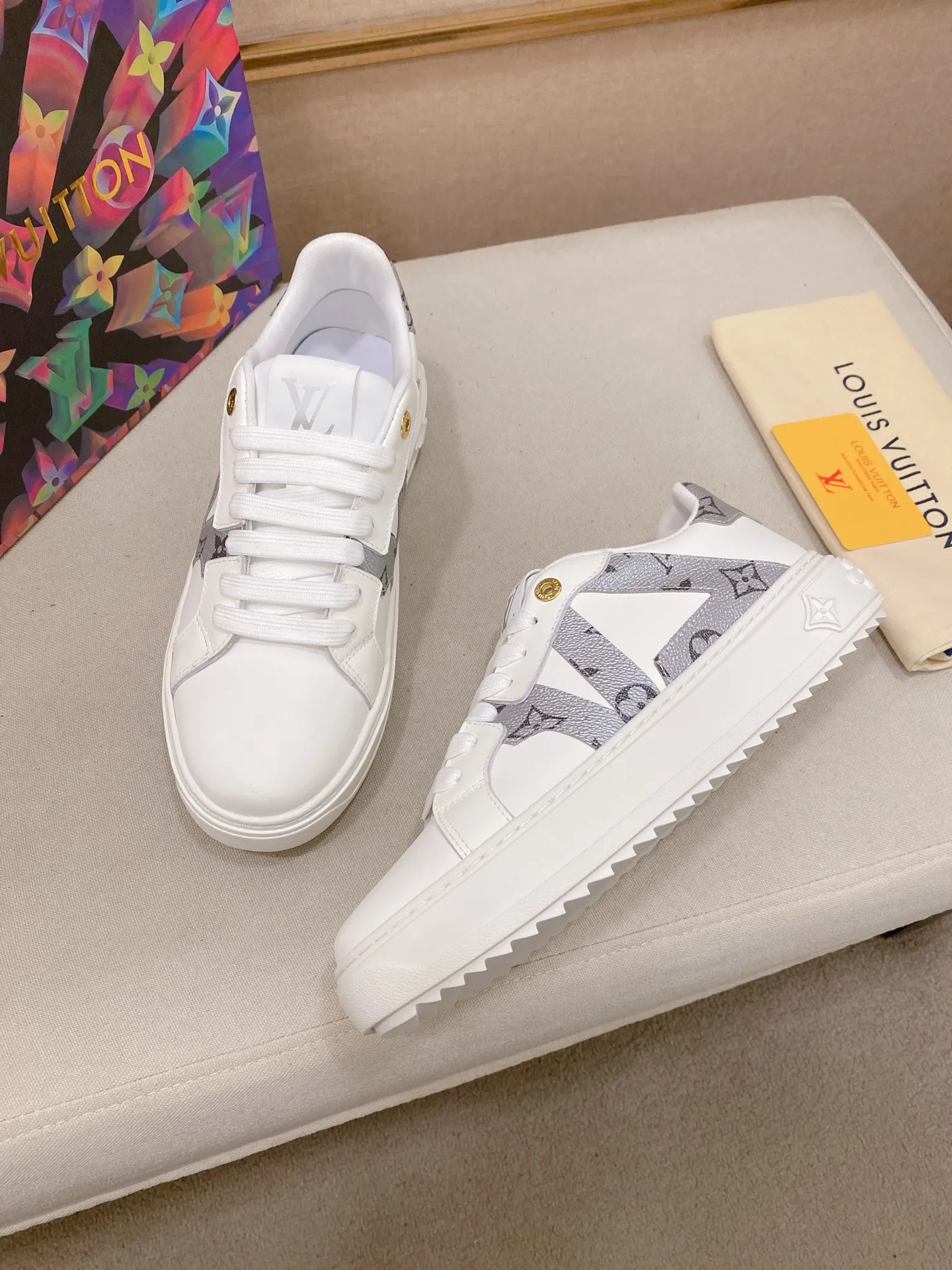 Men's shoes💰: 540💰(Niuli: full package) louis vuitton (Louis Vuitton/lv) top 🔍🔍 new models are on sale at the same time at the counter. The upper 🇮🇹 is imported from Italy, first-layer cowhide, and the lining is fully imported cowhide. 💪💪, completely 1⃣️ to 1 ⃣️Re-engraved🇮🇹💪💪, ⚠Sole: The original sole is specially provided by the original factory, the exclusive movable molded sole is super comfortable, ⚠The original factory follows the order, 🔍🔍high quality, you can enter and exit the counter at will, welcome to compare⚠. Code number:38-44
